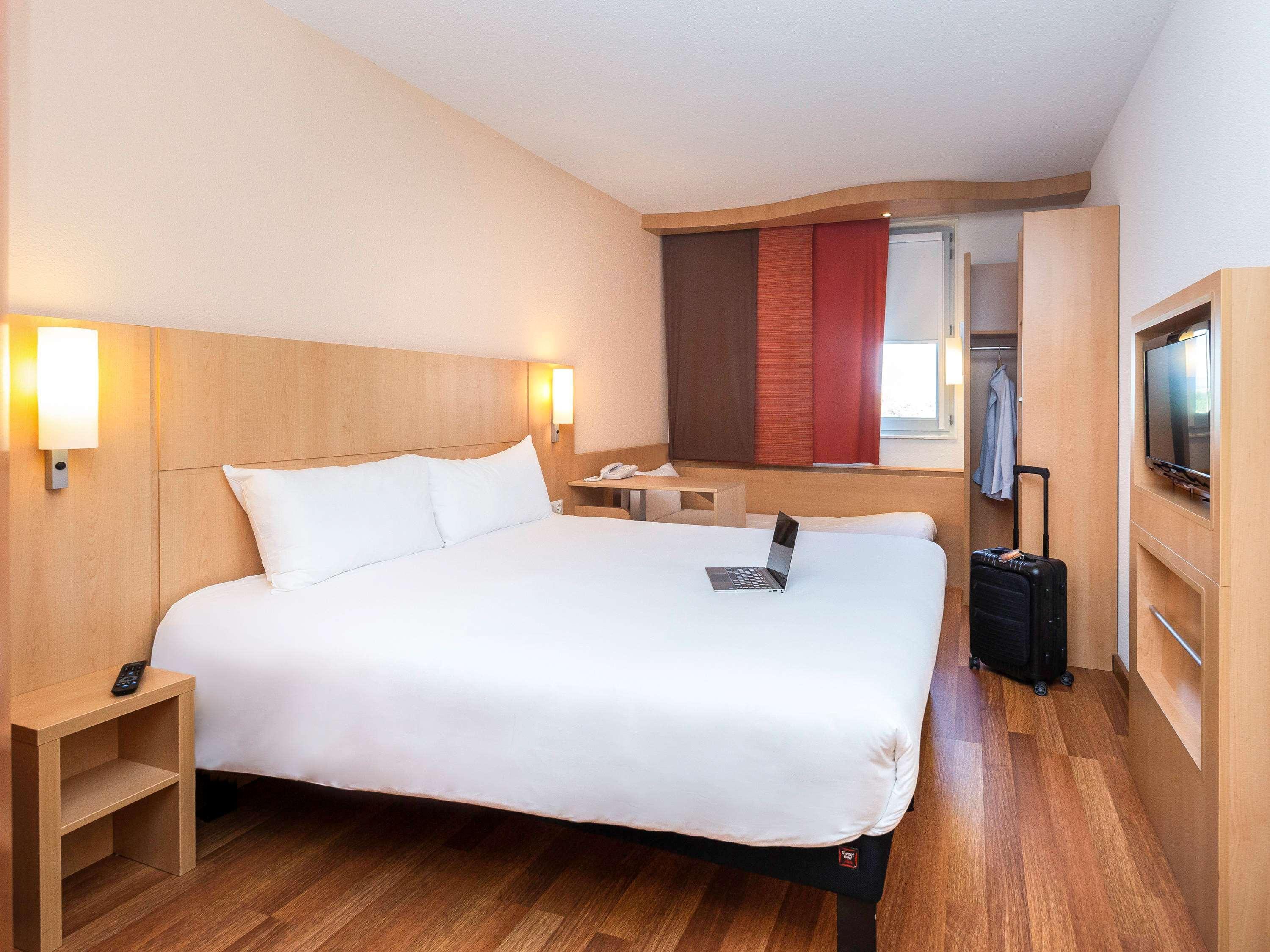 Ibis Lyon Est Chaponnay Hotel Exterior photo