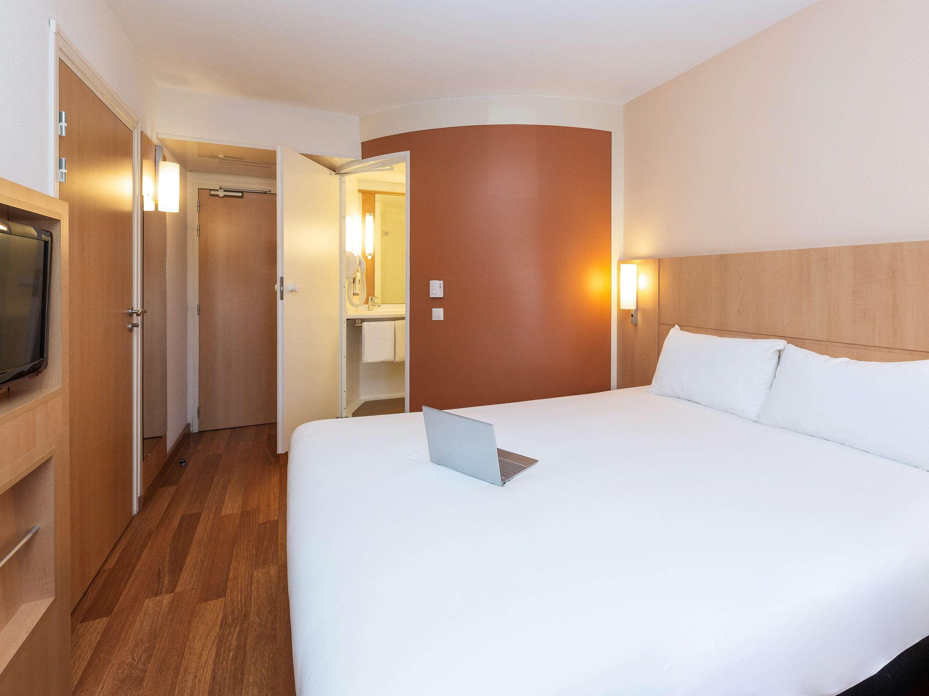 Ibis Lyon Est Chaponnay Hotel Exterior photo