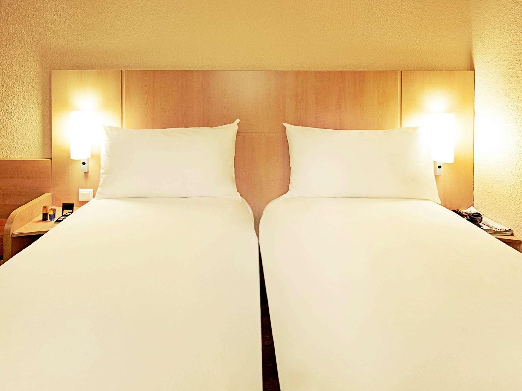 Ibis Lyon Est Chaponnay Hotel Exterior photo
