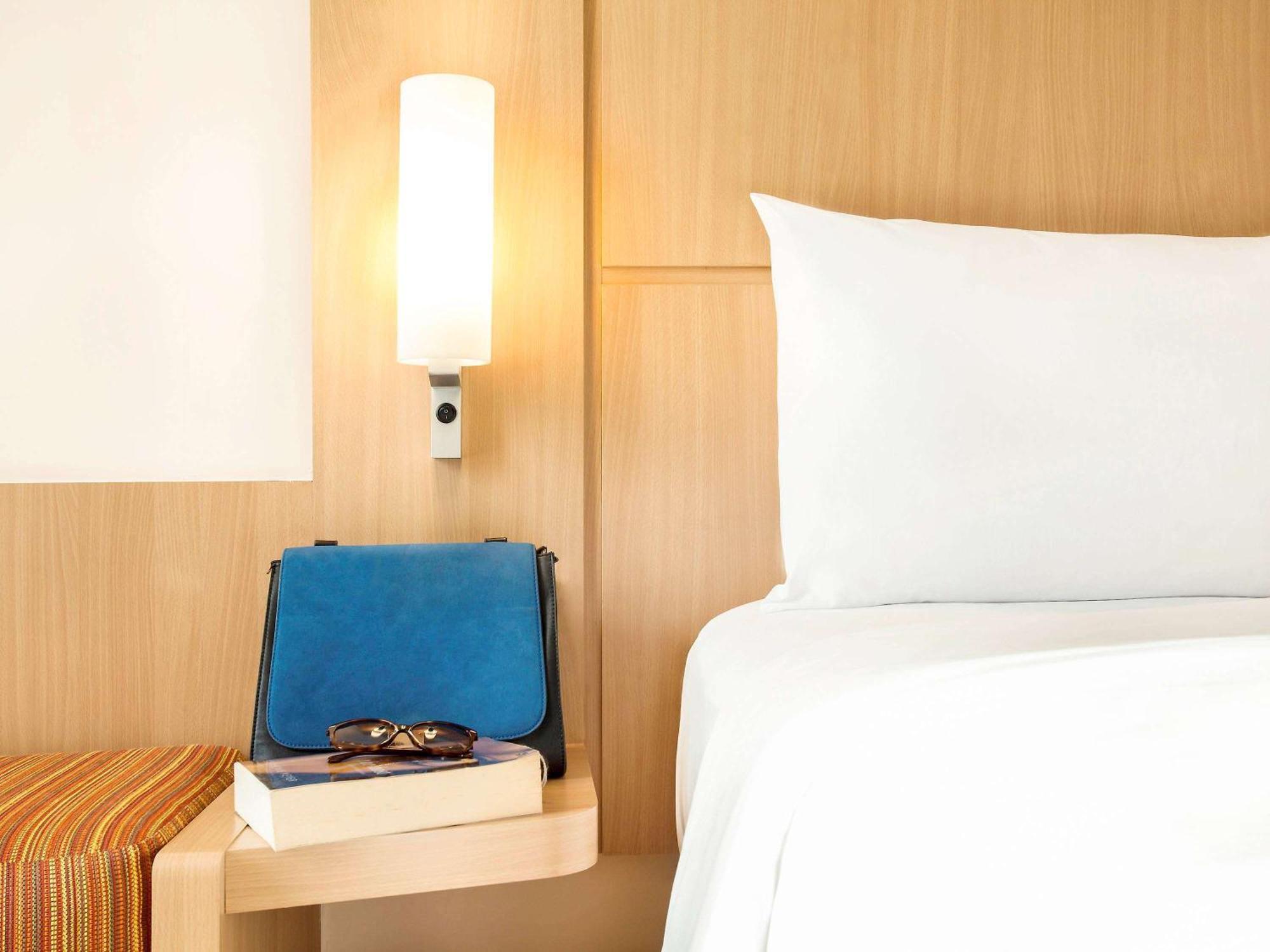 Ibis Lyon Est Chaponnay Hotel Exterior photo