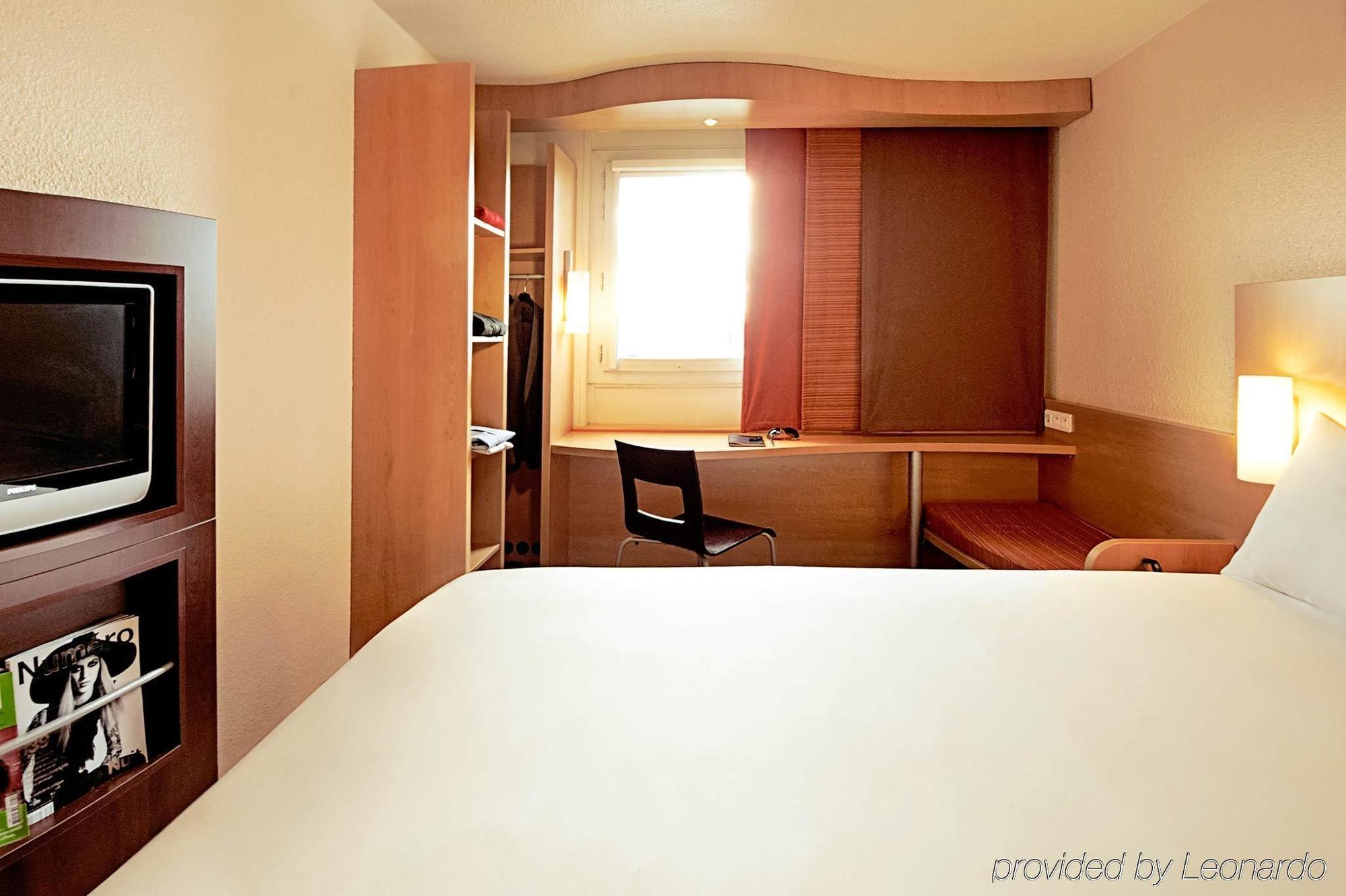 Ibis Lyon Est Chaponnay Hotel Exterior photo