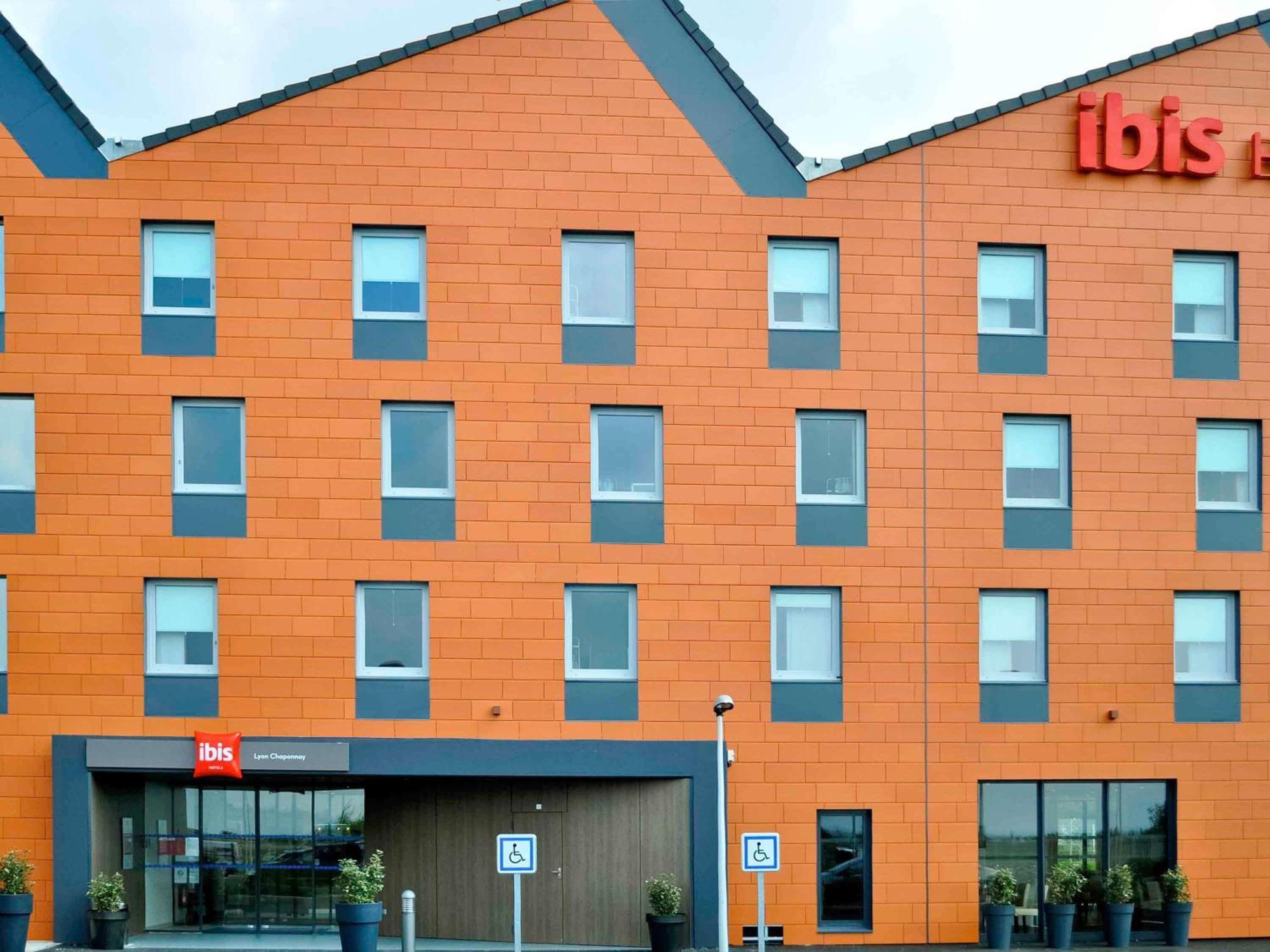 Ibis Lyon Est Chaponnay Hotel Exterior photo