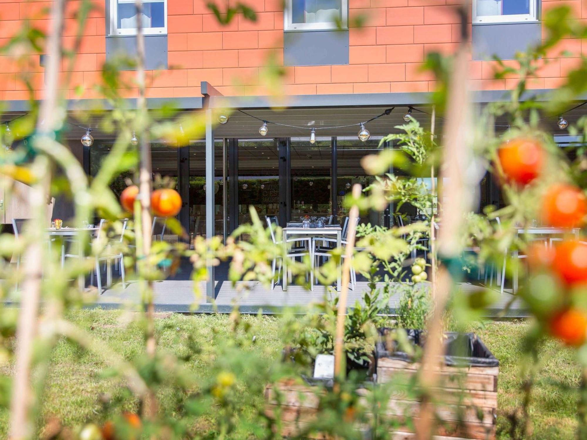 Ibis Lyon Est Chaponnay Hotel Exterior photo
